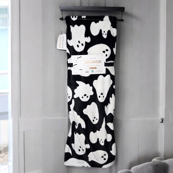 Hello Halloween Other - Halloween Oversized Plush Back And White Ghost Blanket